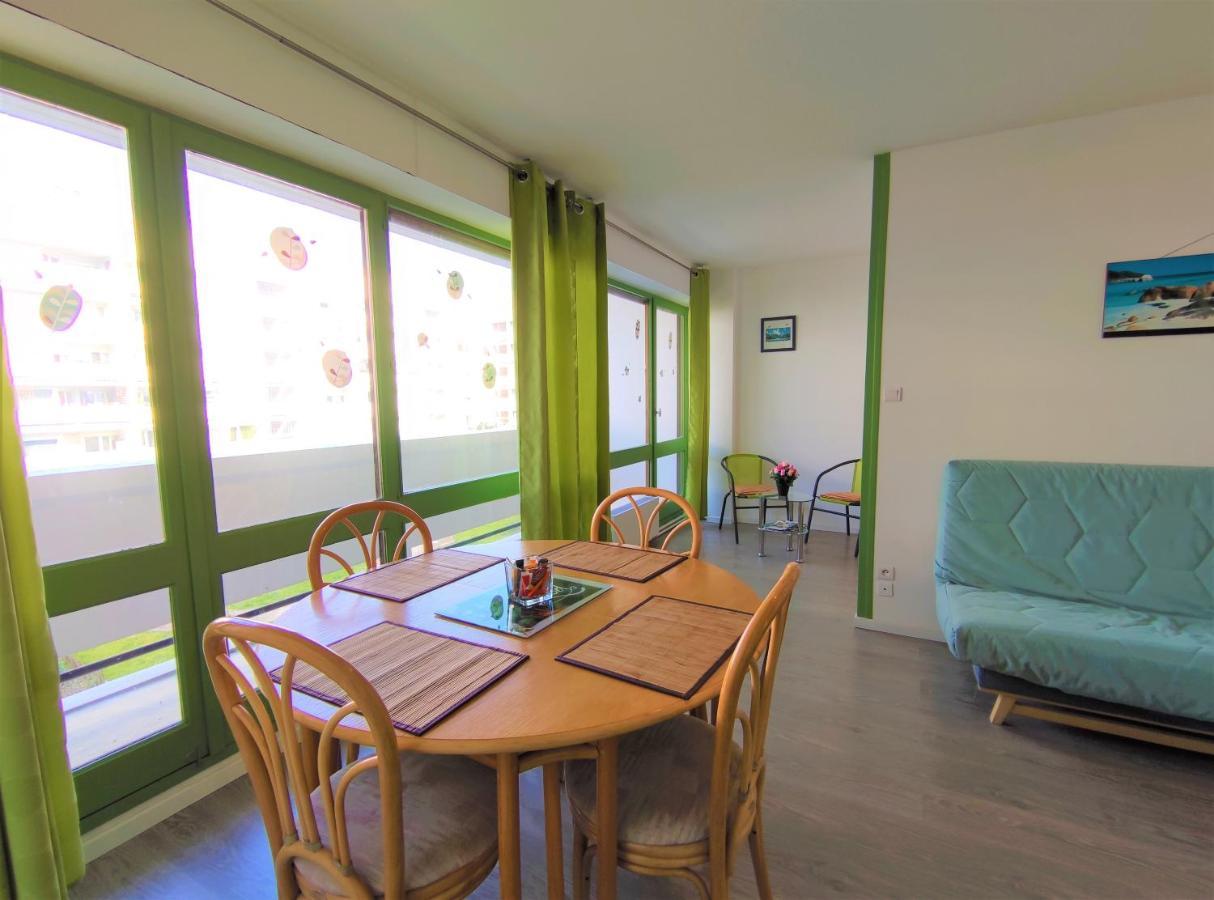 6 Appartements Et 4 Adresses A Mi-Chemin Entre Le Vieux Port Et L Ile De Re La Rochelle  Exterior photo