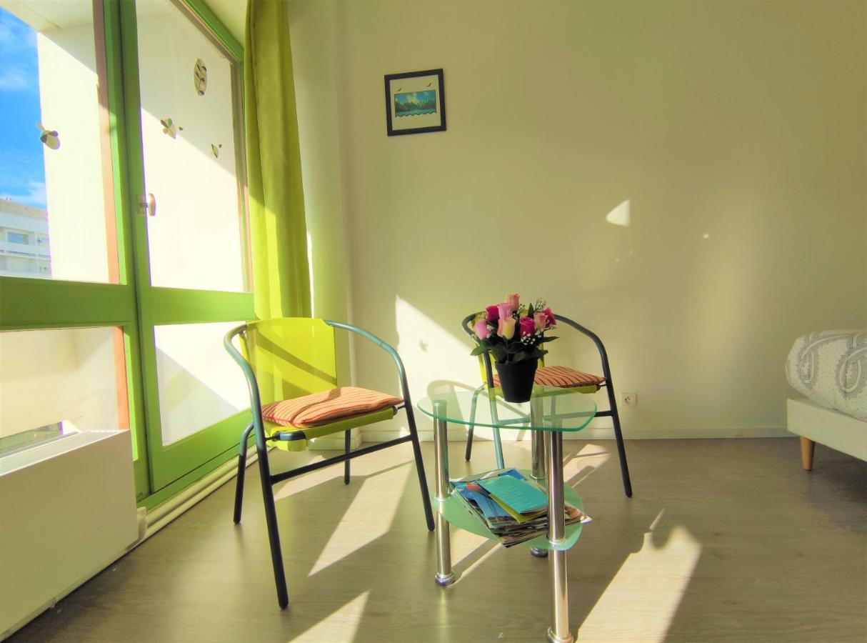 6 Appartements Et 4 Adresses A Mi-Chemin Entre Le Vieux Port Et L Ile De Re La Rochelle  Exterior photo