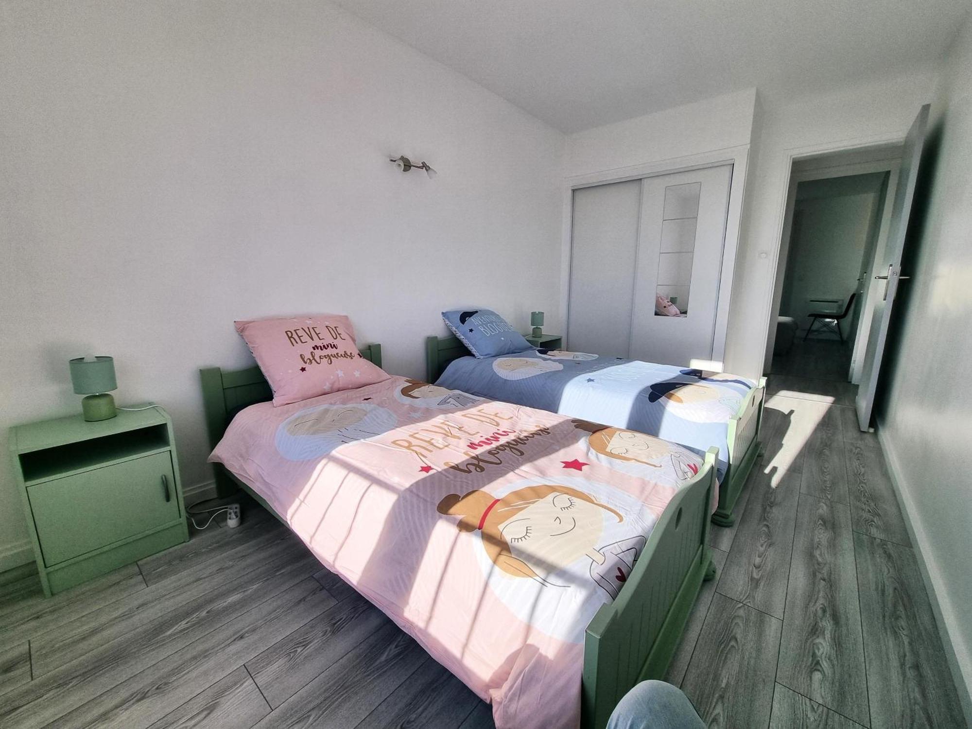 6 Appartements Et 4 Adresses A Mi-Chemin Entre Le Vieux Port Et L Ile De Re La Rochelle  Exterior photo